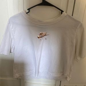 Women’s cropped Nike T-shirt